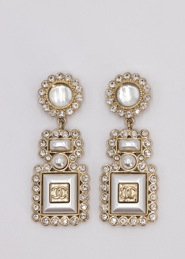 CHANEL Boucles d'Oreilles Nacrées dorées